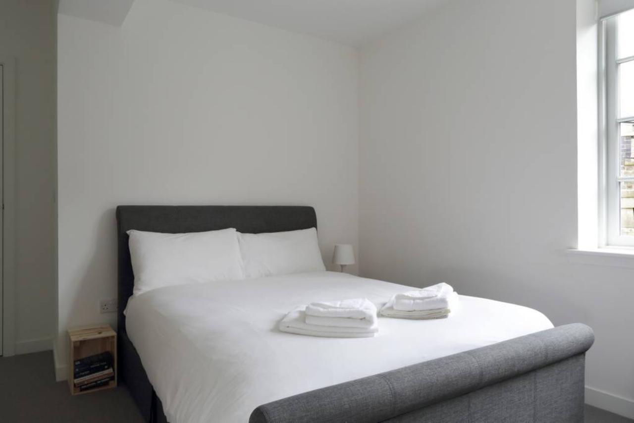 Spacious 2 Bedroom Loft In Converted School! Édimbourg