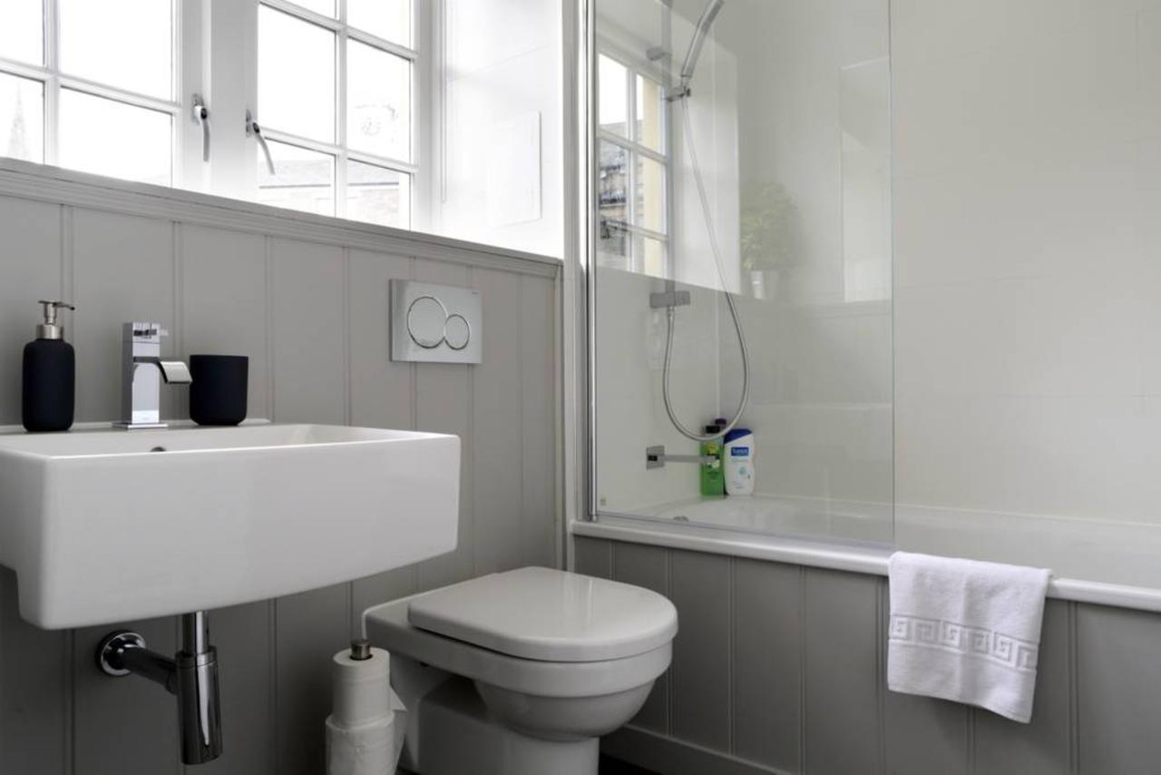 Spacious 2 Bedroom Loft In Converted School! Appartement