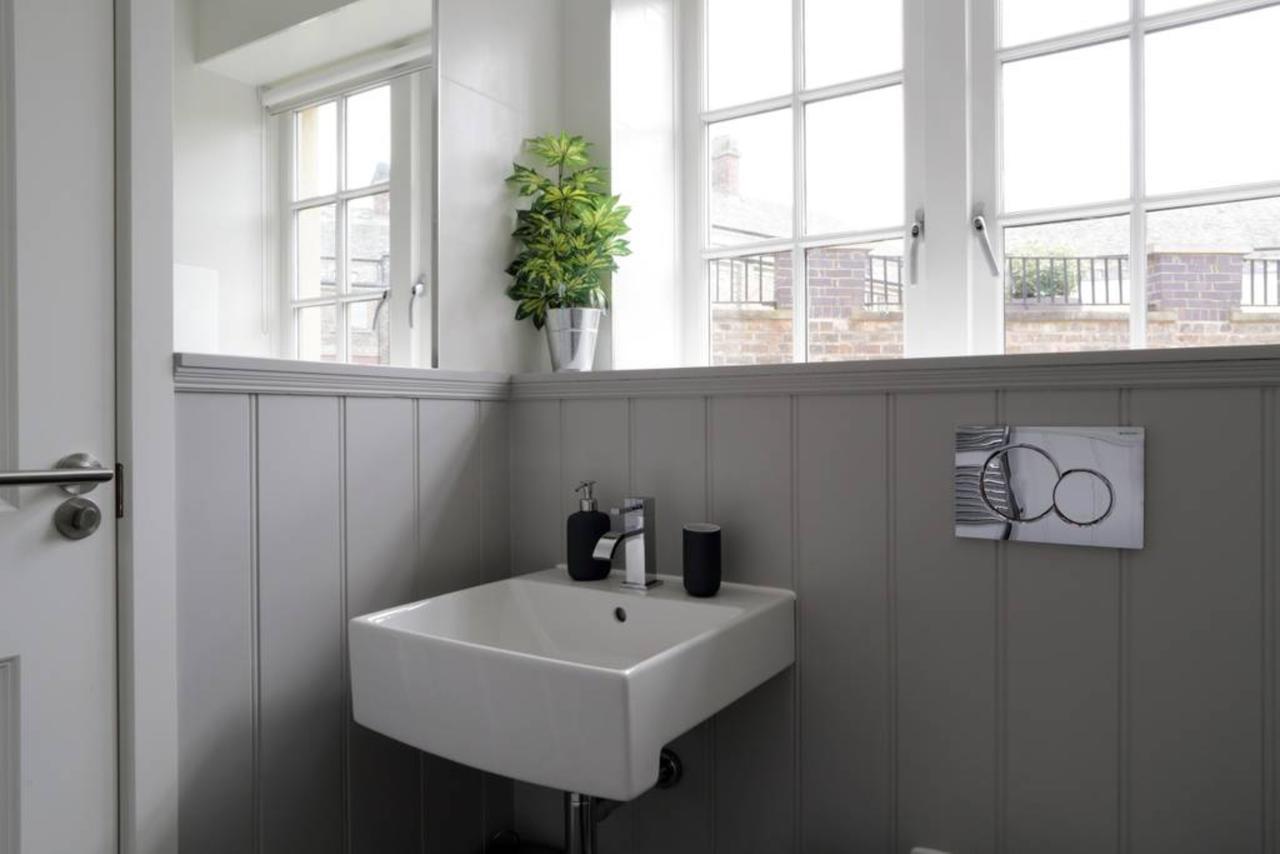 Appartement Spacious 2 Bedroom Loft In Converted School! *