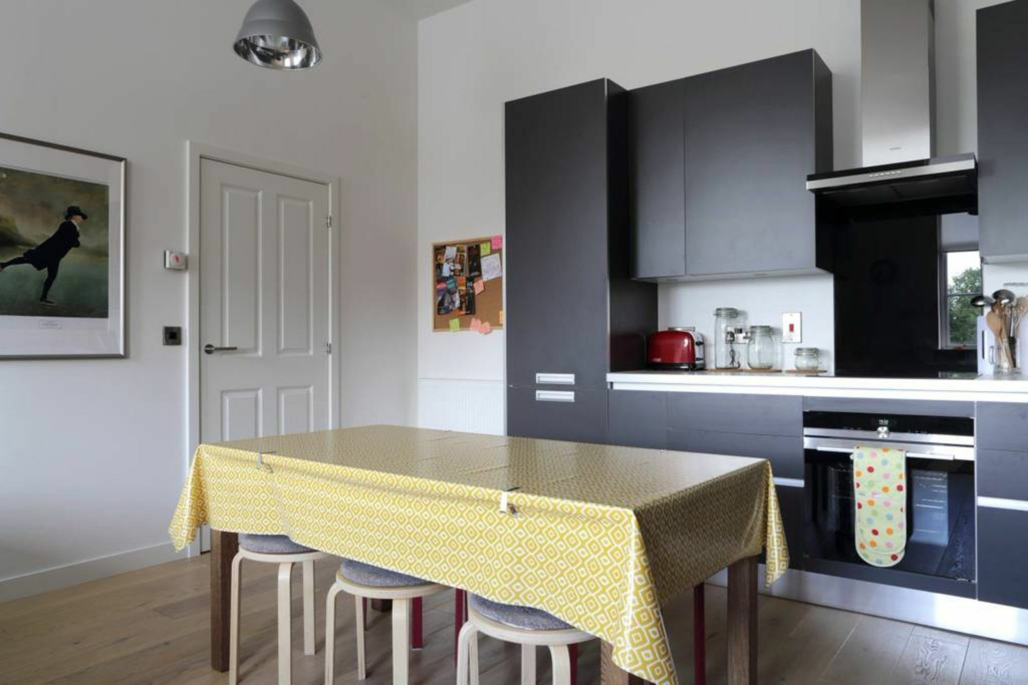 Spacious 2 Bedroom Loft In Converted School! Appartement *